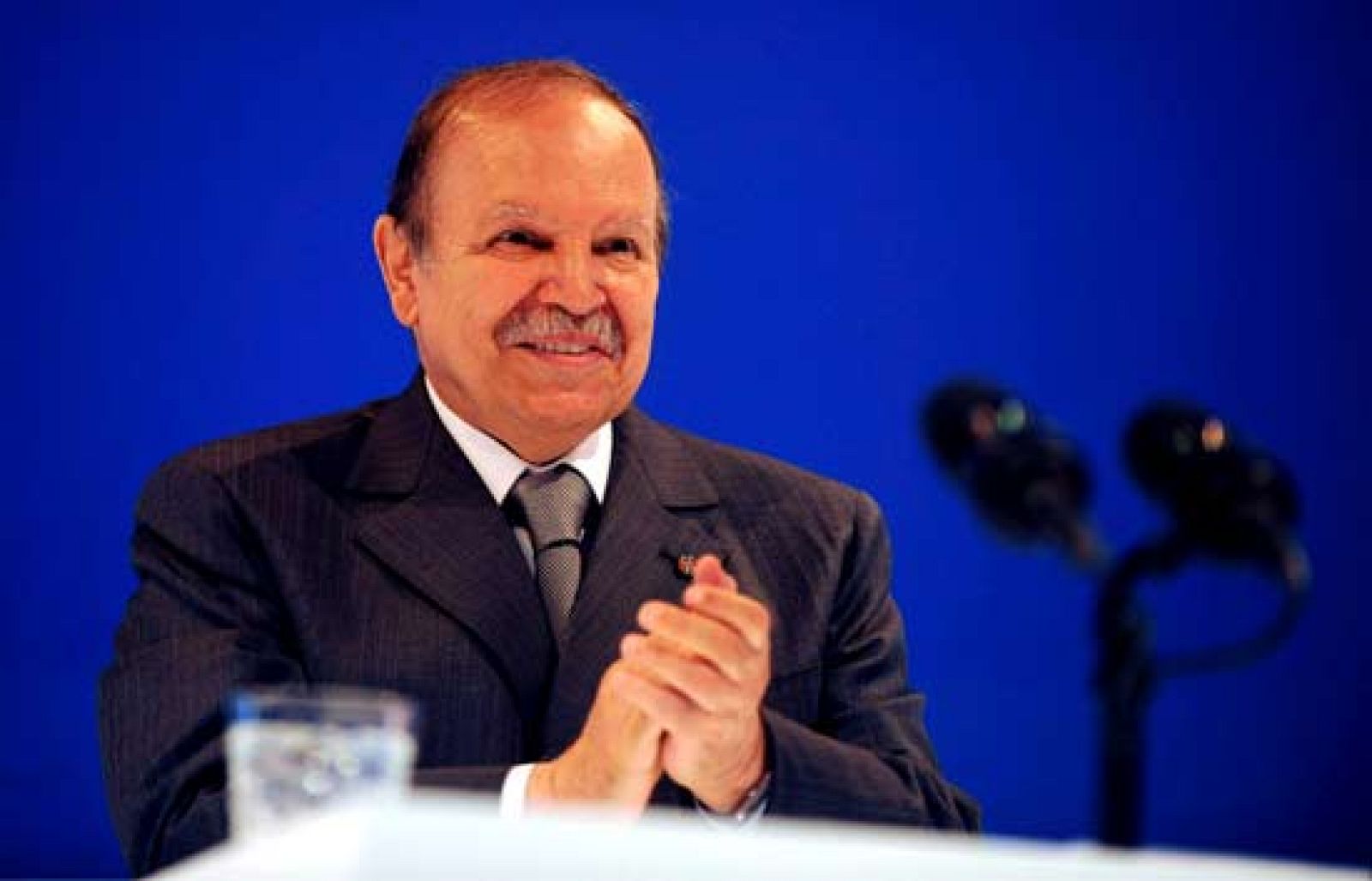 Buteflika consigue el 90% de los votos en Argelia