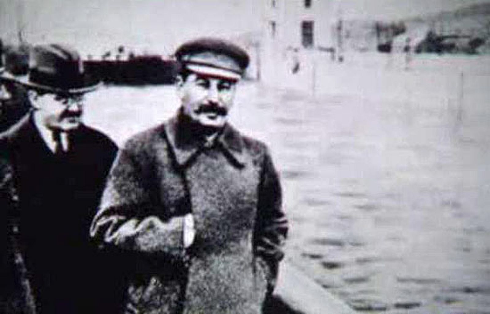 Francia acoge una exposición de fotos que han pasado a la historia porque en su momento generaron escándalo, fueron manipuladas o no nos dejaron indiferentes.