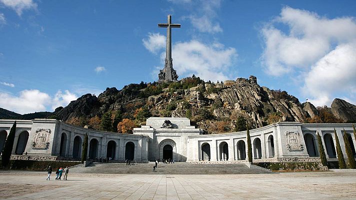 Telediario 1 - El Congreso aprueba el decreto para que los restos de Franco dejen de estar en el Valle de los Caídos