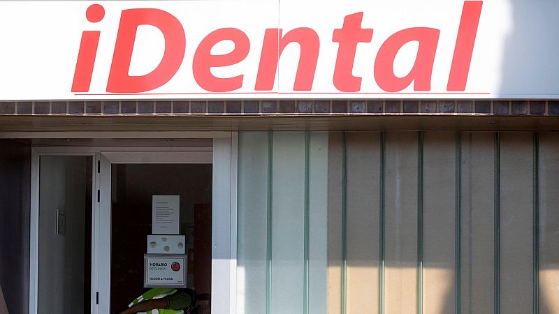 Miles de pacientes afectados por el caso de iDental esperan una solución para completar sus tratamientos