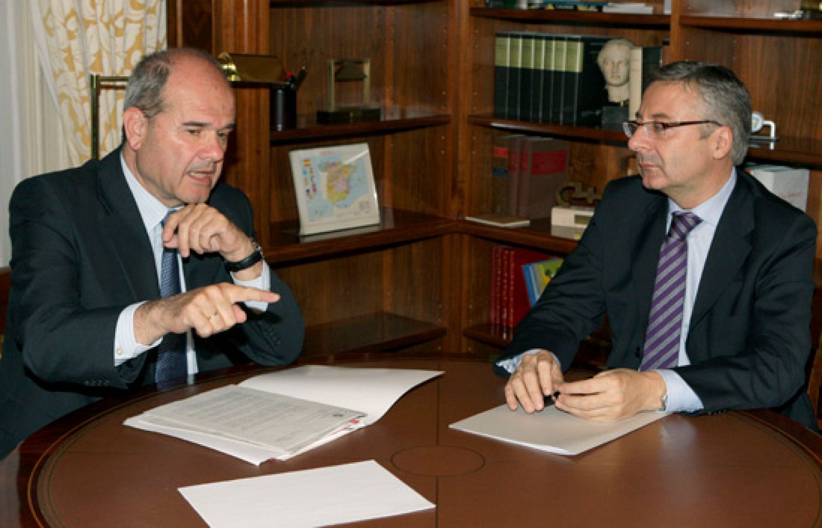 Reunión entre Chaves y Blanco | Ver