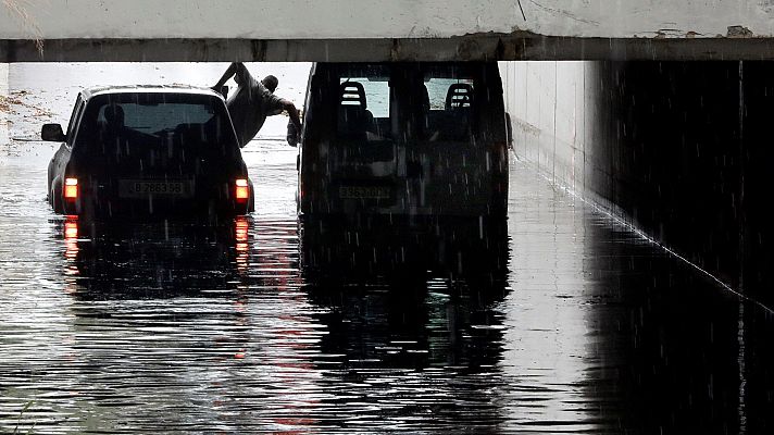 Telediario 1 - Fuertes lluvias, tormentas y granizo en gran parte del este y sur de la Península