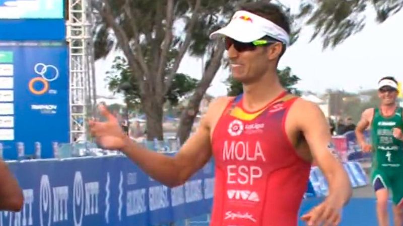 Mario Mola logra su tercer Mundial de triatlón consecutivo | Ver