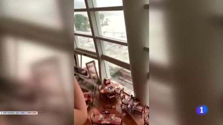 Telediario 1 - El tifón Mangkhut llega a Hong Kong