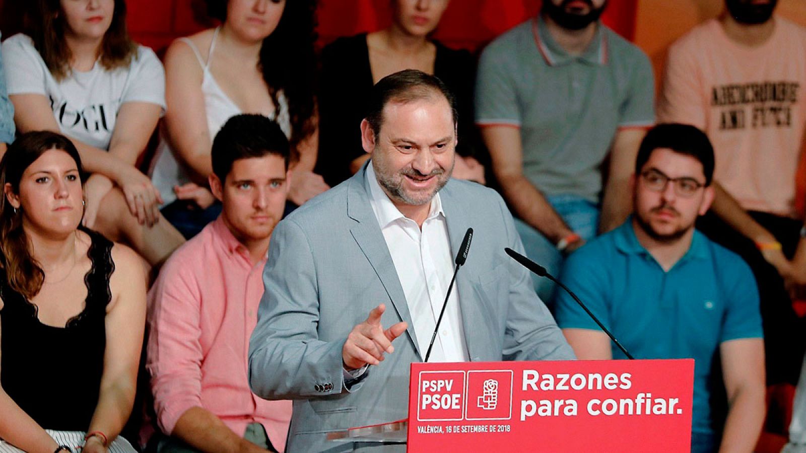 Ábalos exige a Rivera que pida perdón por dudar de la tesis de Sánchez mientras PP y Cs reclaman más explicaciones