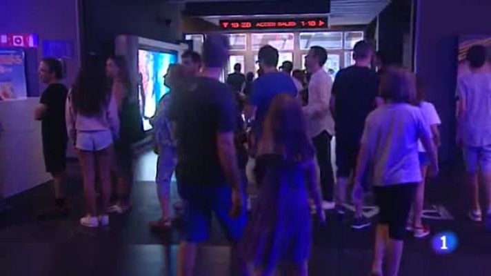 Telediario 1 - Algunos cines se reinventan para mantener su atractivo