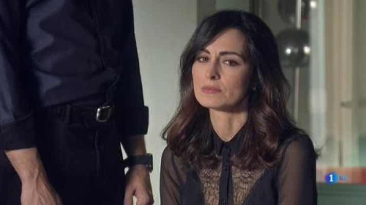 Servir y proteger - Sofía finge estar afectada por la muerte de Somoza