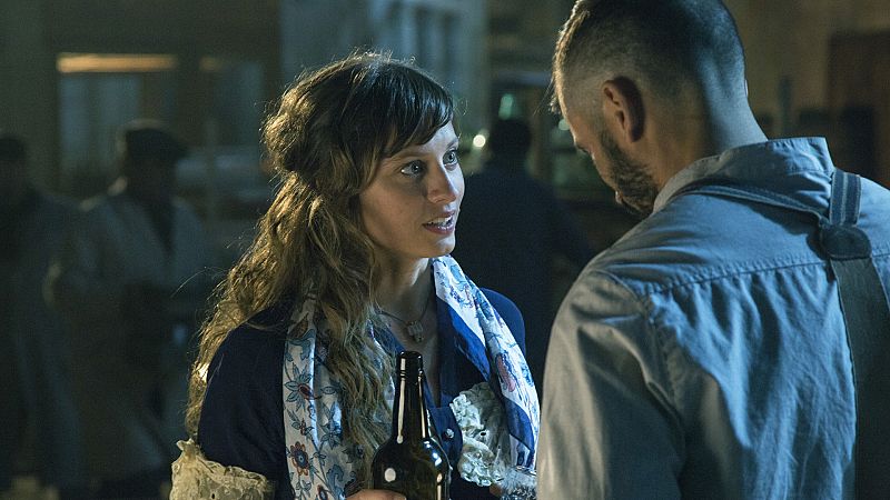 El Continental - Andrea se acerca a la f�brica de Ricardo para hablar con �l