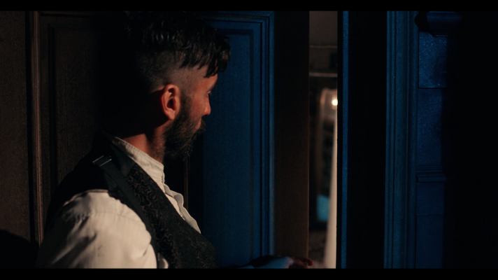 El Continental - Ricardo León observa a Andrea Abascal a escondidas