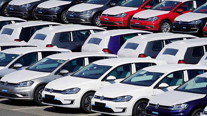 Telediario 1 - Se cumplen tres años del escándalo del 'Dieselgate' en pleno debate sobre los vehículos diésel