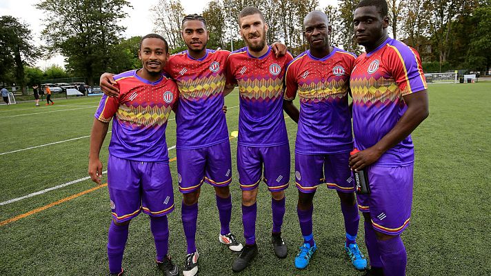 Telediario 1 - El Clapton, de la regional inglesa, causa sensación con su camiseta-homenaje a las Brigadas Internacionales