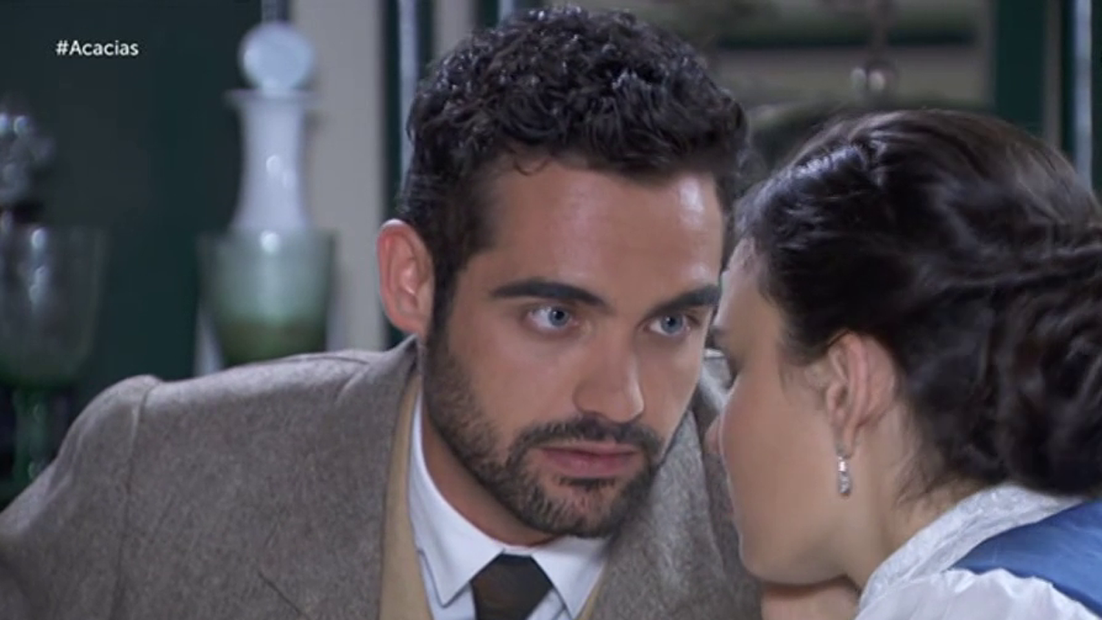 Acacias 38 - Íñigo da apoyo a Leonor