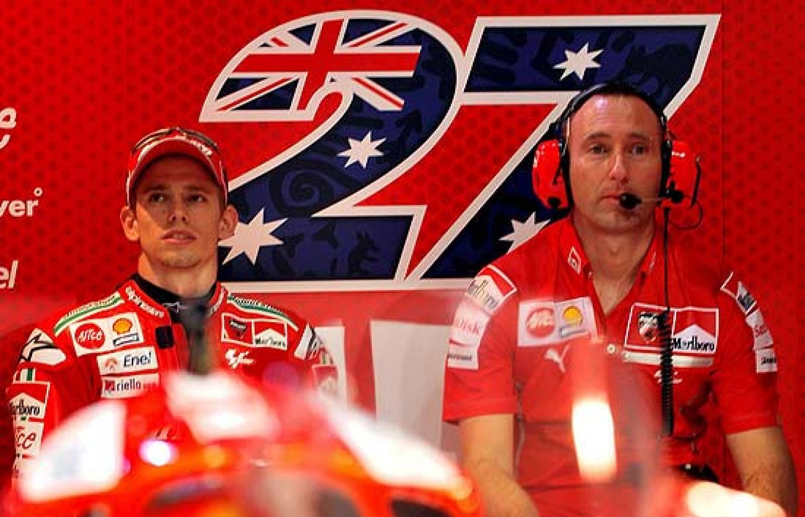 Casey Stoner ha marcado el mejor tiempo en los primeros entrenamientos libres del Gran Premio de Qatar. En 250cc lo ha hecho Gabor Talmacsi y, en 125, Julián Simón.