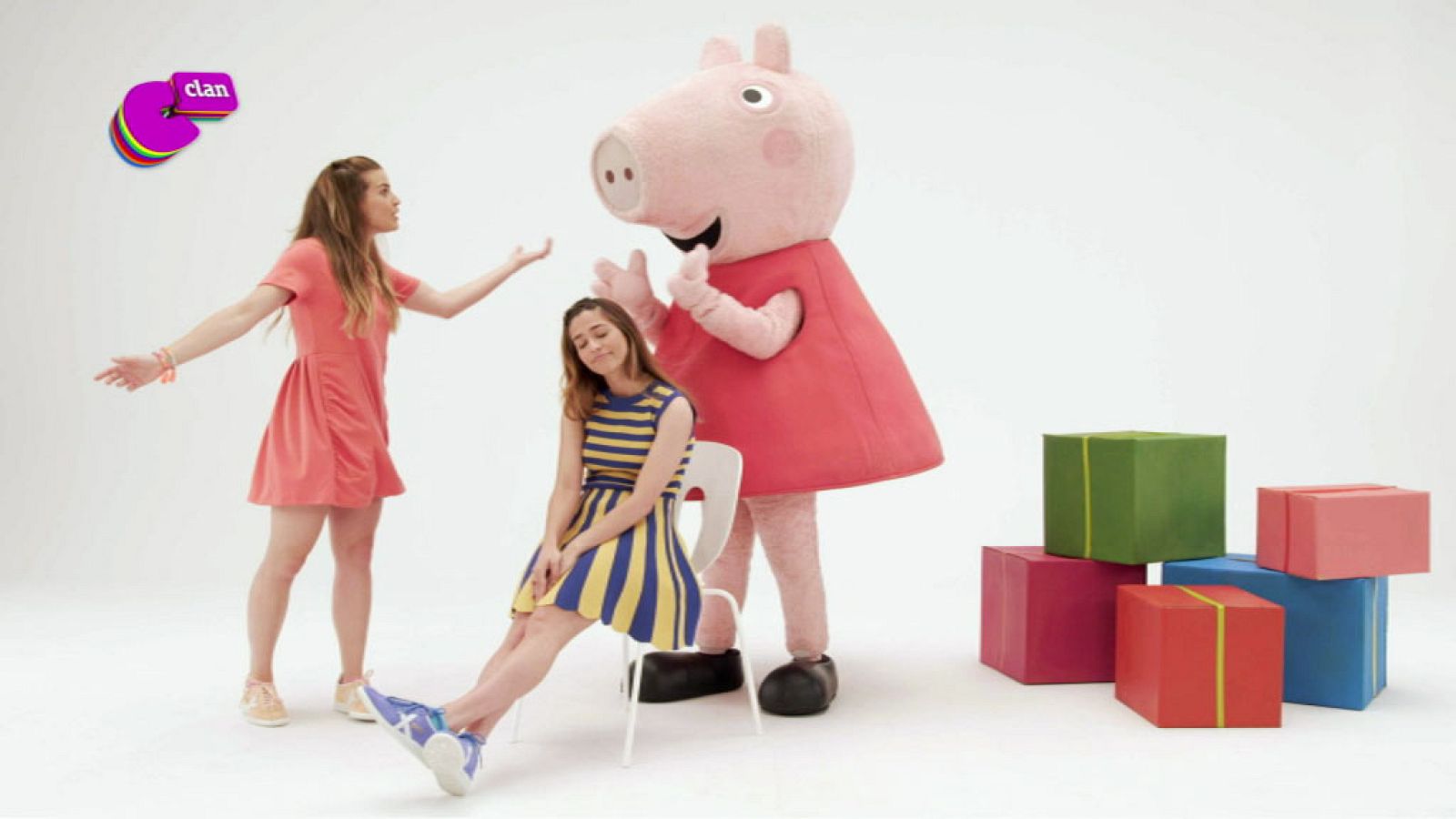 Recogiendo en cajas con Peppa - Club Clan | Ver