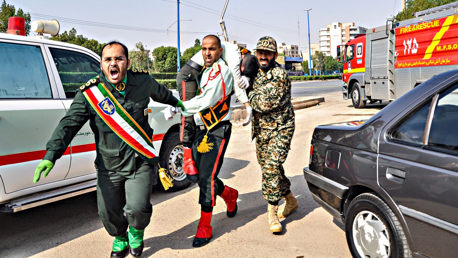 Un ataque terrorista contra un desfile militar deja 24 muertos en Irán