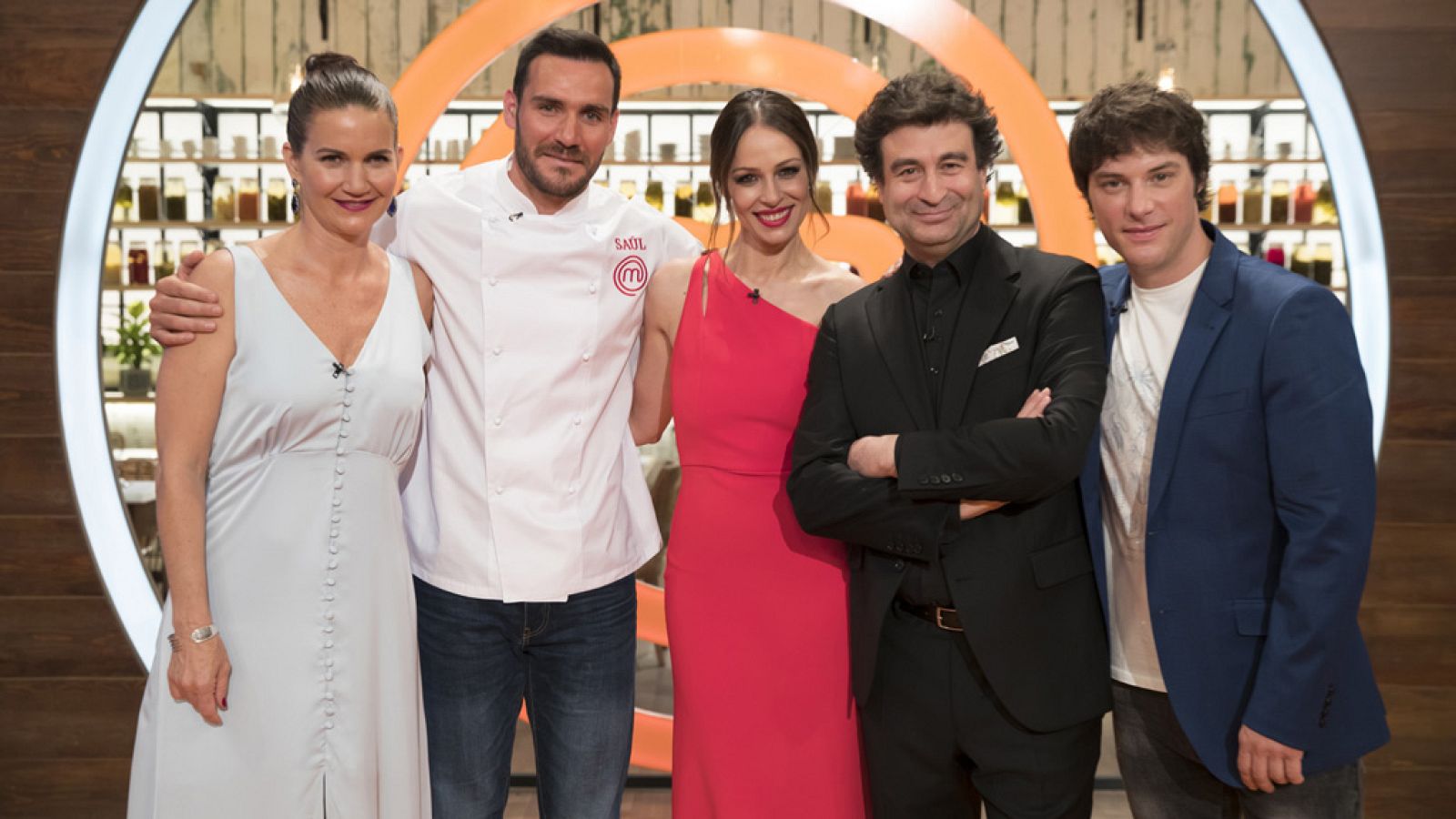 MasterChef Celebrity - Saúl Craviotto vuelve a los fogones junto a algunos de los aspirantes más queridos de la versión Junior