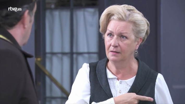 Acacias 38 - Peña y Flora son descubiertos por Susana