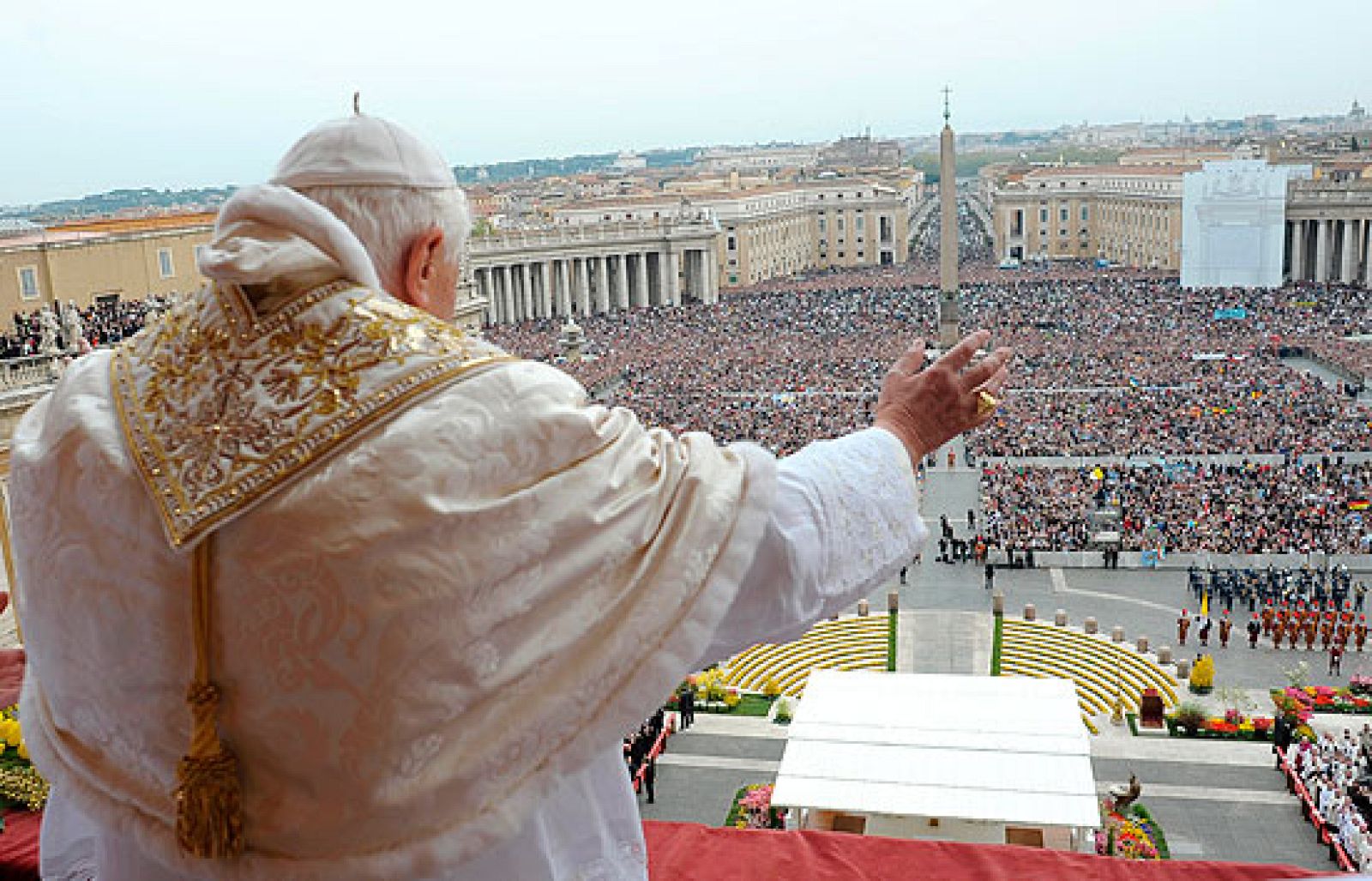 Benedicto XVI ha dicho, ante 200.000 personas, que "hay que devolver la esperanza al hombre".