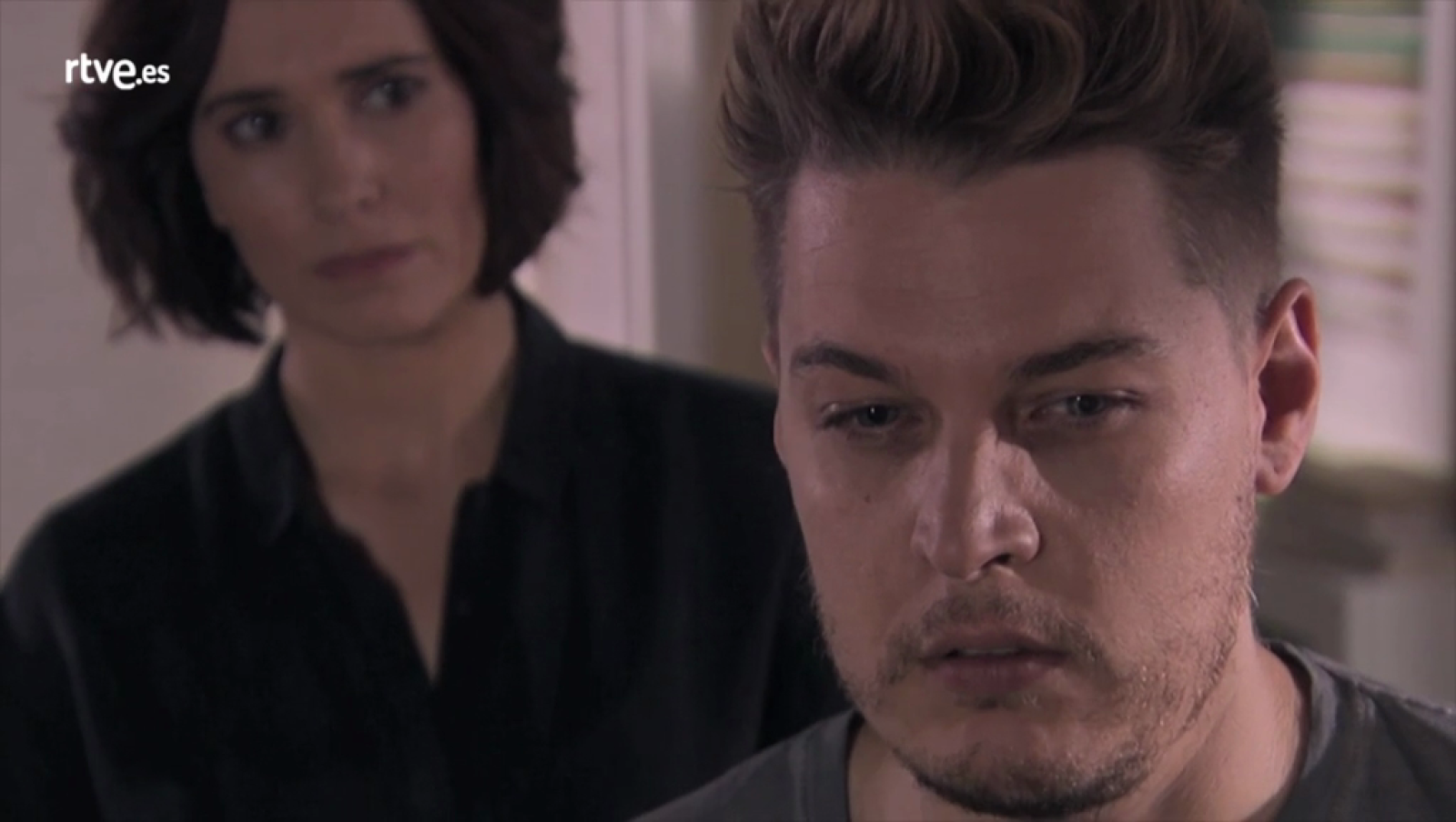 Servir y Proteger - Teresa se sorprende con la declaración de Héctor