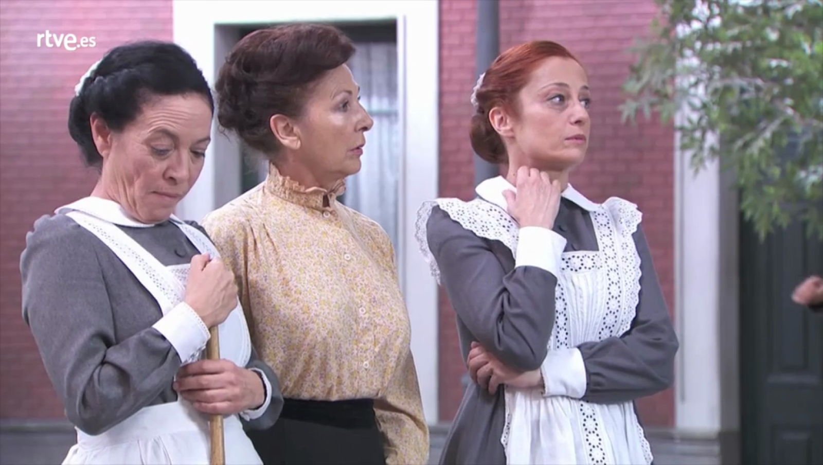 Acacias 38 - El altillo ayuda a Servando para que no le despidan