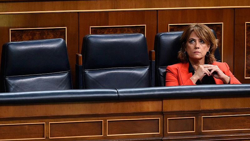 Delgado descarta dimitir respaldada por el Gobierno y el PSOE mientras la oposición redobla la presión