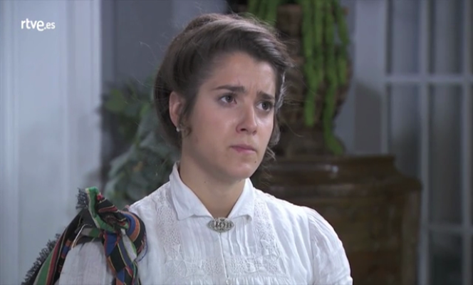 Acacias 38 - Casilda recoge sus cosas de la casa de Doña Rosina