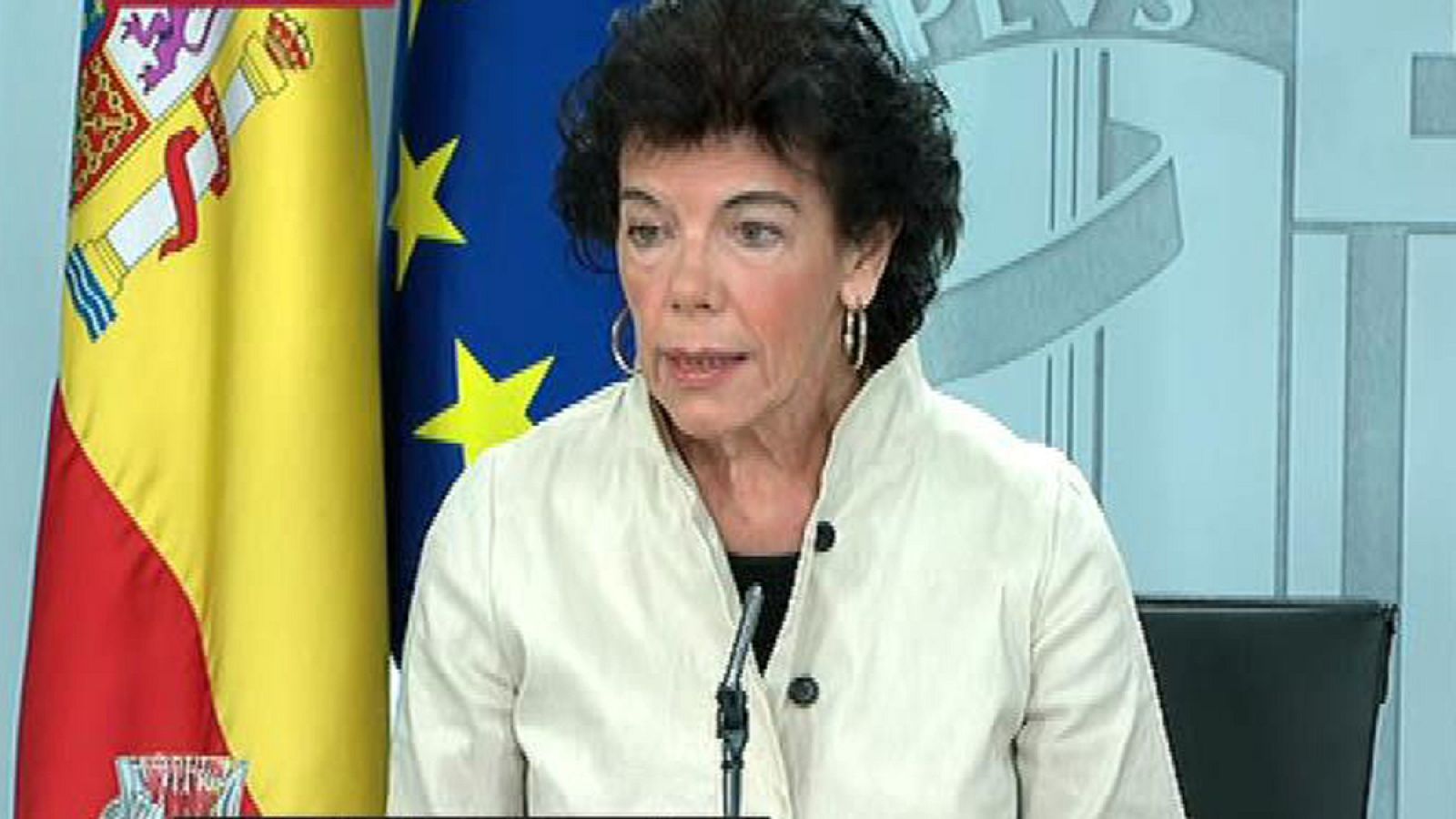 El Gobierno denuncia el "brutal acoso" y la "cacería" de PP y Ciudadanos