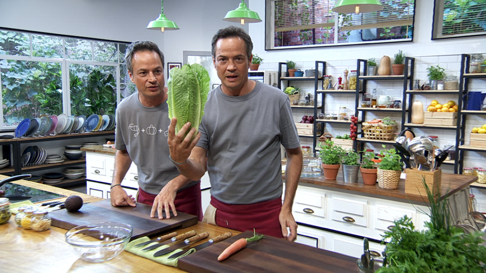 Torres en la cocina - Ensalada de brotes. Dentón con salsa de setas - ver ahora