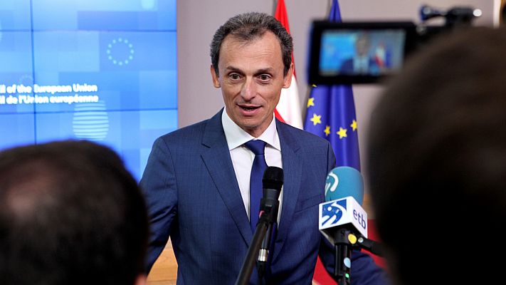 Telediario 1 - Pedro Duque promete subsanar posibles "errores" por la compra de su chalé y no se plantea dimitir