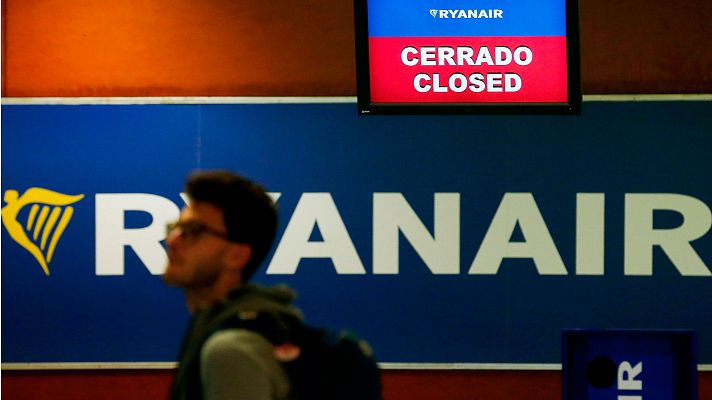 Telediario 1 - Ryanair se ve obligada a elevar la cifra de vuelos cancelados en España a 86 por la huelga de este viernes