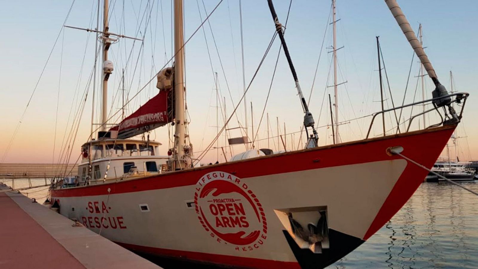El Astral, a punto de zarpar para denunciar la situación de los migrantes a la deriva en el Mediterráneo