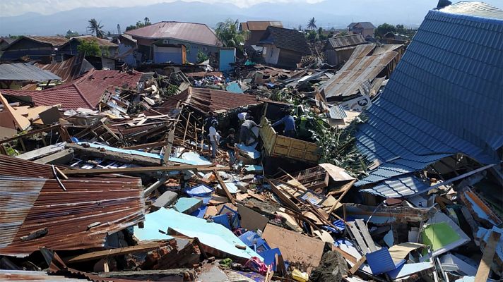 Informativo 24h - Indonesia busca supervivientes entre réplicas después del terremoto y el tsunami que han dejado al menos 420 muertos
