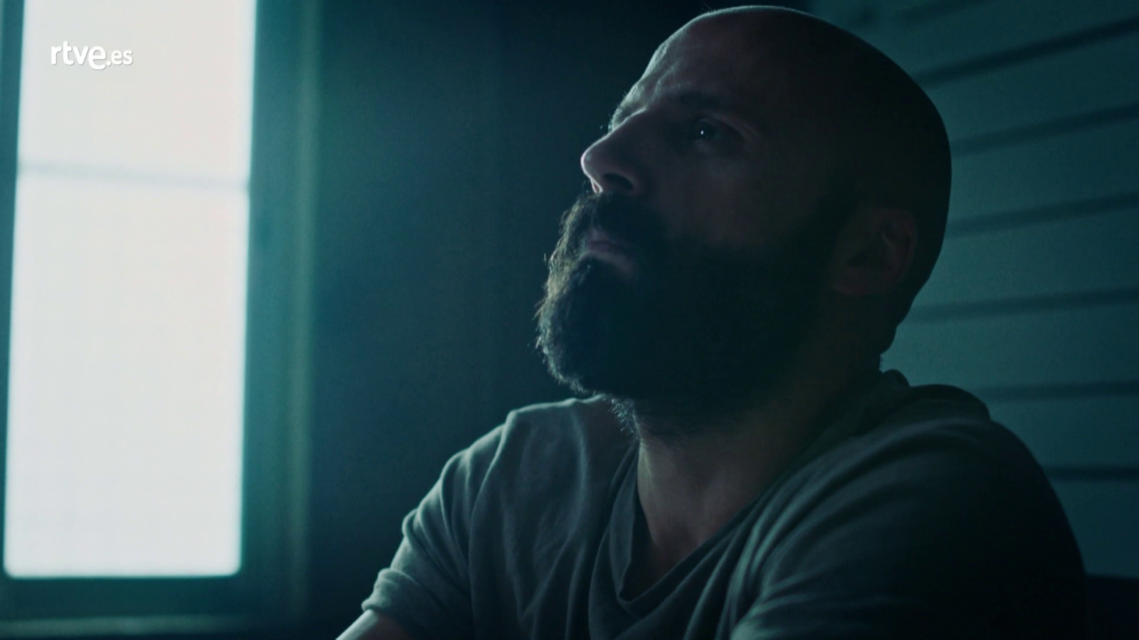 Estoy vivo - Lola interroga a Raúl