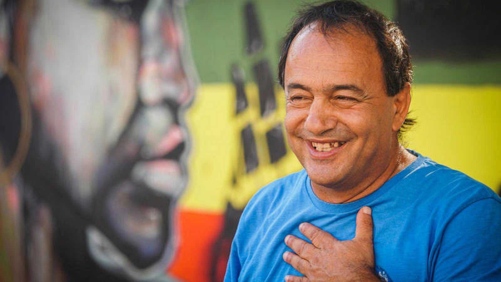 Detenido por inmigración ilegal el alcalde de Riace, símbolo de la acogida en Italia