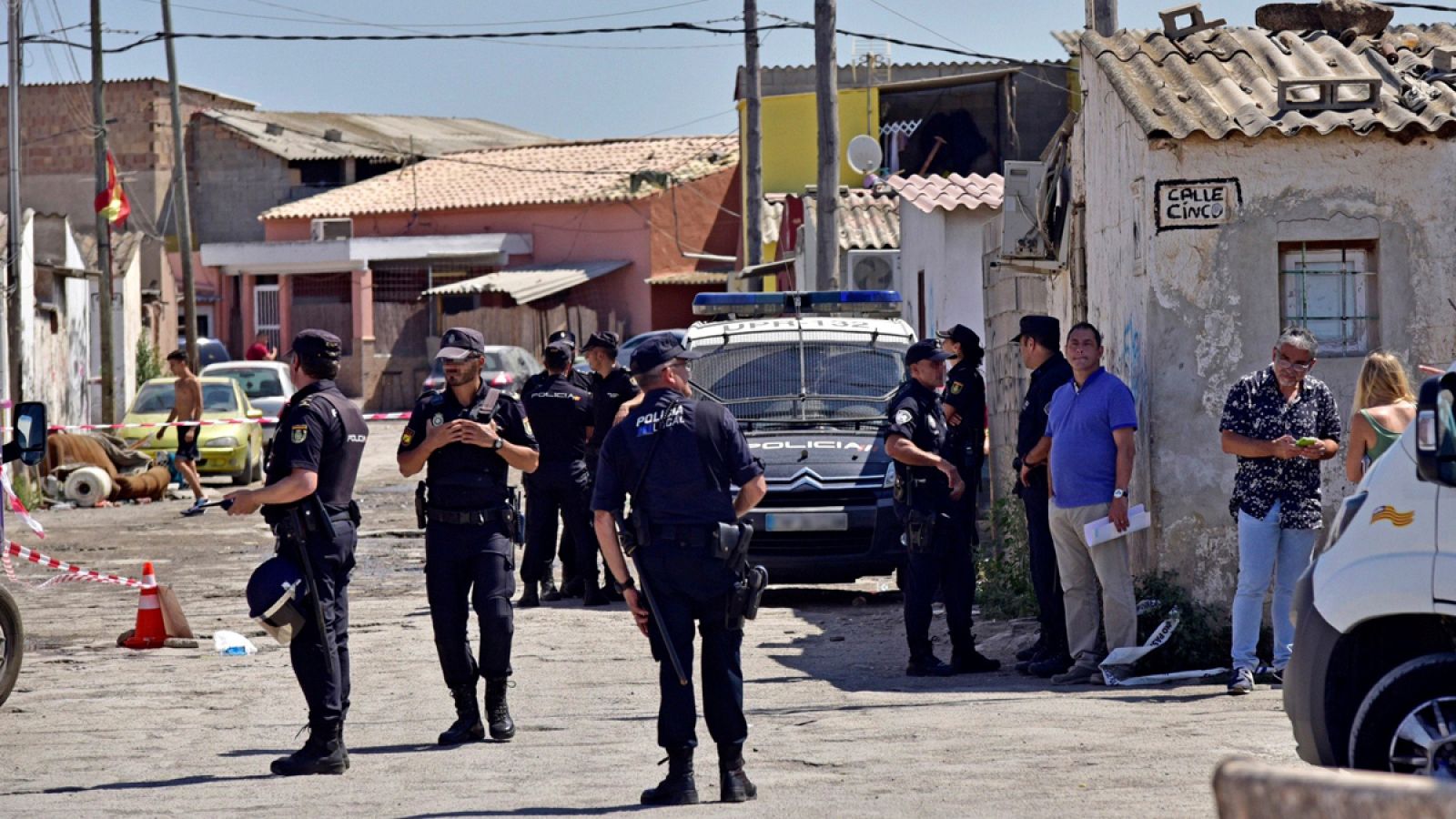 Unas 500 personas son desalojadas del poblado de Son Banya en Palma