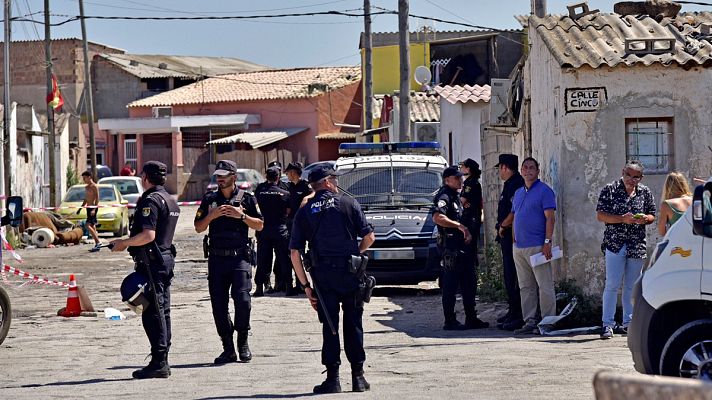Telediario 1 - Unas 500 personas son desalojadas