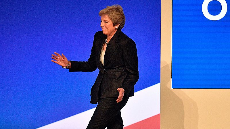 Theresa May baila al son de ABBA | Ver