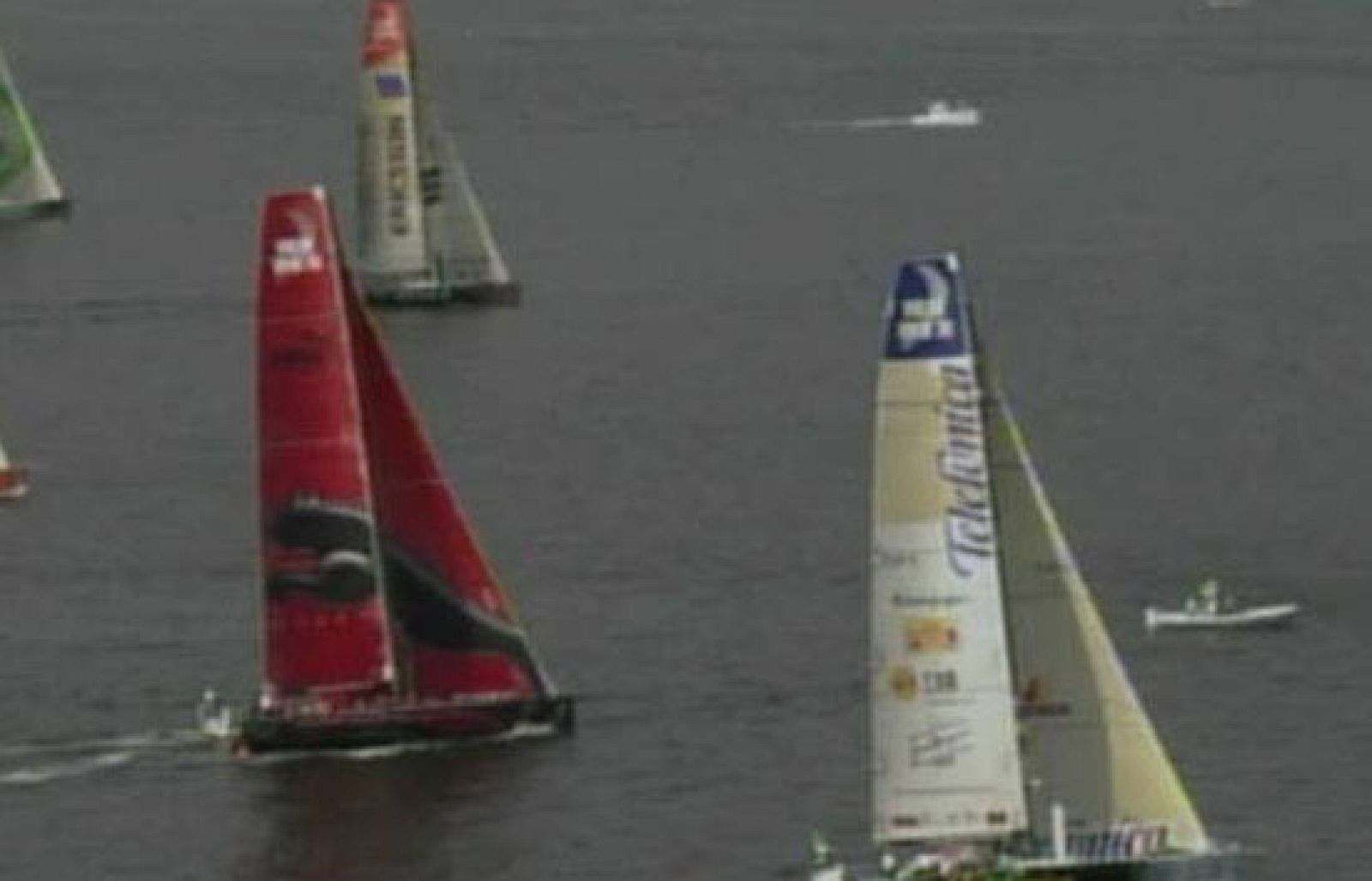 El Telefónica Azul sigue al frente tras salir de Río de Janeiro con destino a Boston.