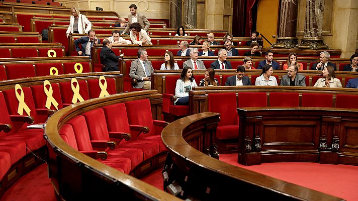 Telediario 1 - La Mesa del Parlament aprueba el acuerdo de JxCat y ERC para sustituir a los diputados suspendidos