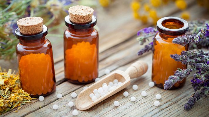 Telediario 1 - Piden retirar de internet los vídeos que hablan de tratamientos "milagrosos" contra el cáncer