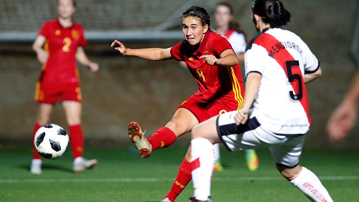 Telediario 1 - La disputa entre sindicatos complica la negociación del primer convenio de fútbol femenino