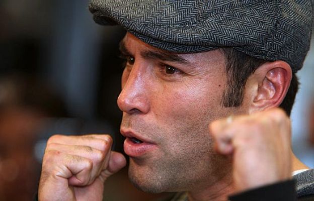  - Óscar de la Hoya se retira