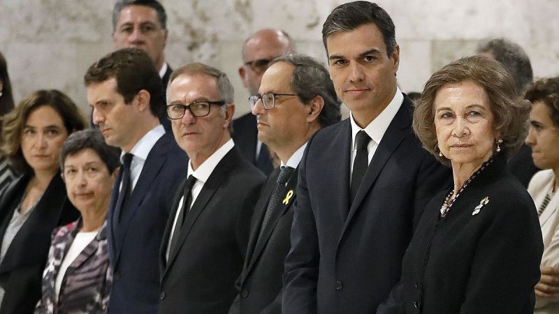 Centenares de familiares y amigos despiden a Caball� con un funeral austero y con su voz | Ver