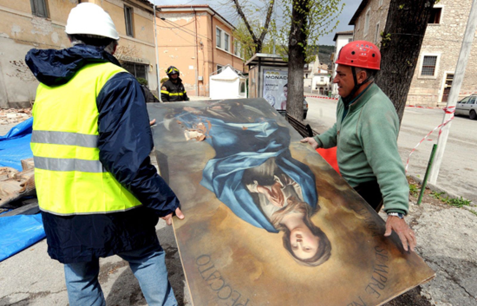 En L'Aquila, el rico patrimonio artístico de la zona, ha sido destruído casi en su totalidad | Ver