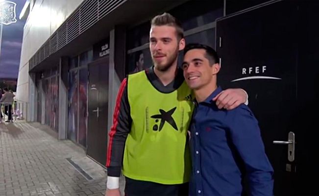 Telediario 1 - Javier Fernández visita a la selección española en Las Rozas