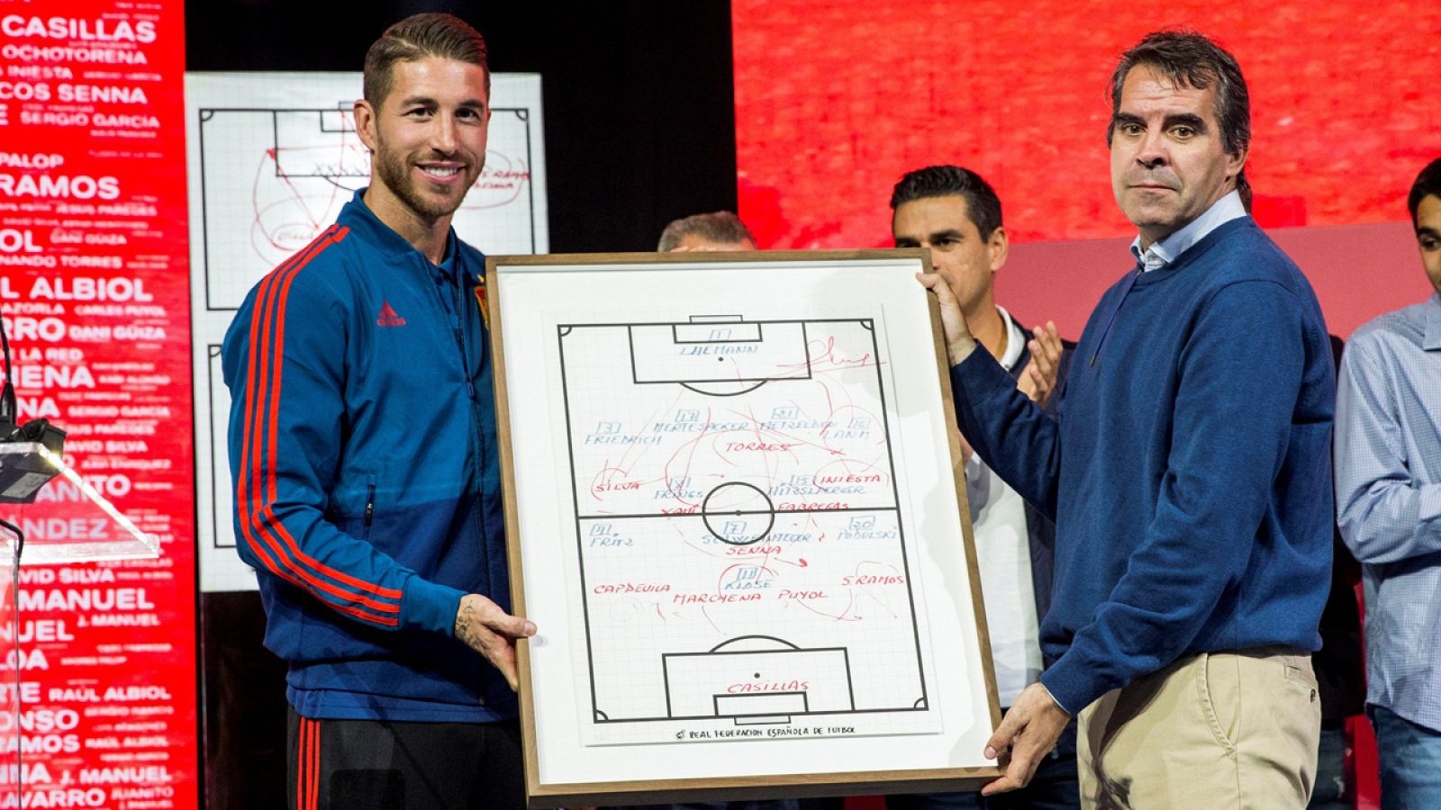 Emotiva presentación del documental-homenaje a Luis Aragonés | Ver