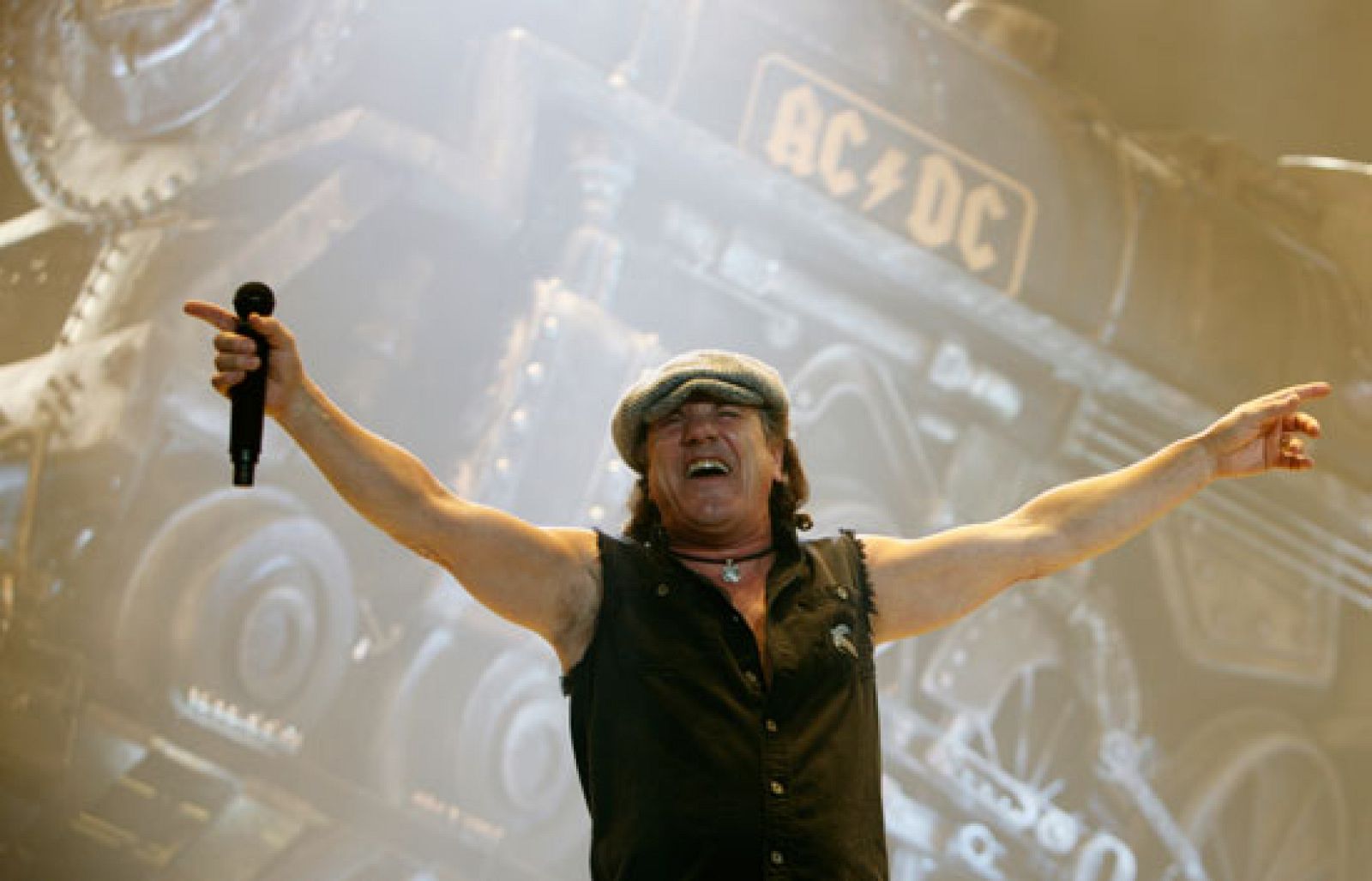 ACDC continúa su gira con un concierto en el O2 Arena de Londres | Ver