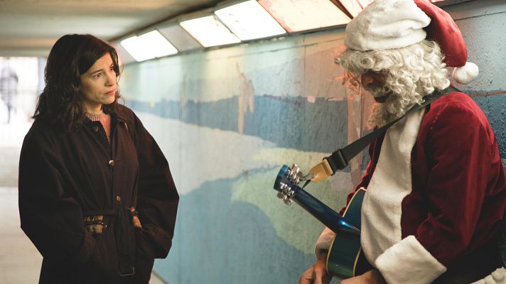Cuéntame cómo pasó - Inés se encuentra con Mike pidiendo en el metro