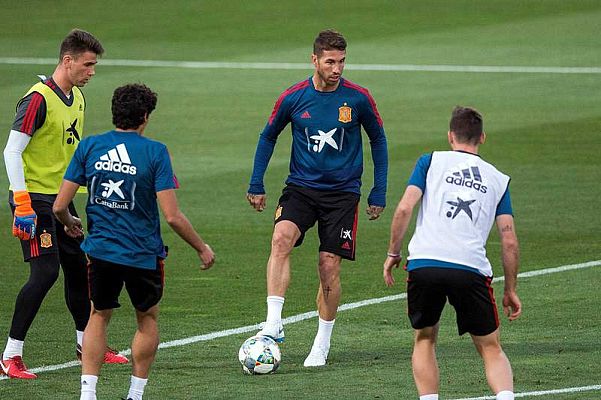 Telediario 1 - España se mide a Gales con Inglaterra a la vista