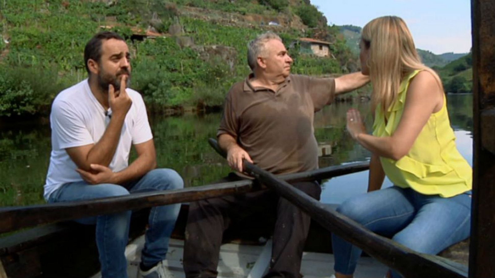 Con las uvas en barca